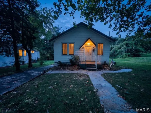 423 Fork Dr, Saint Louis, MO 63137