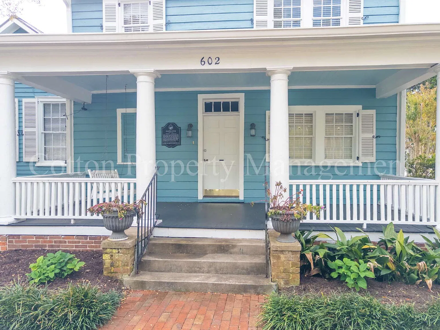 3 bed, 1.5 bath, 1600 sqft, $2,400 — Photo 2