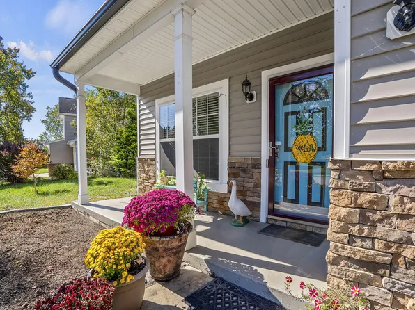 1104 Braemar Highland Dr, Zebulon, NC 27597