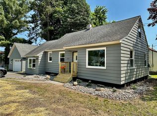 205 Forest Dr, North Syracuse, NY 13212