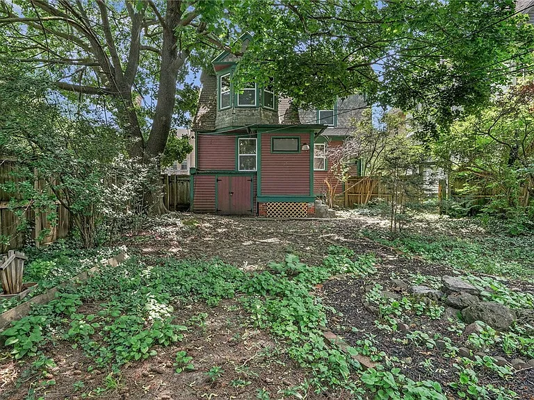 407 Alexander St — Photo 15