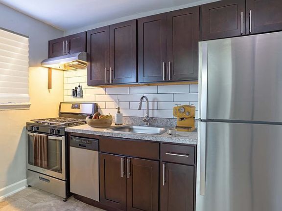 2nd image of 53 Maier St #53eb0f095
