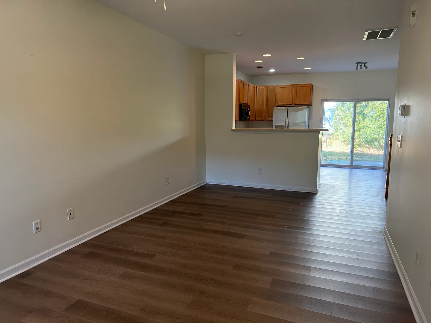 Two bedroom townhome with one car garage — Photo 4