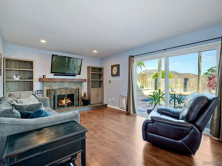 10345 Molino Rd — Photo 8