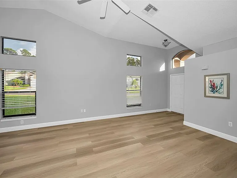 6240 Fairskies Dr — Photo 4