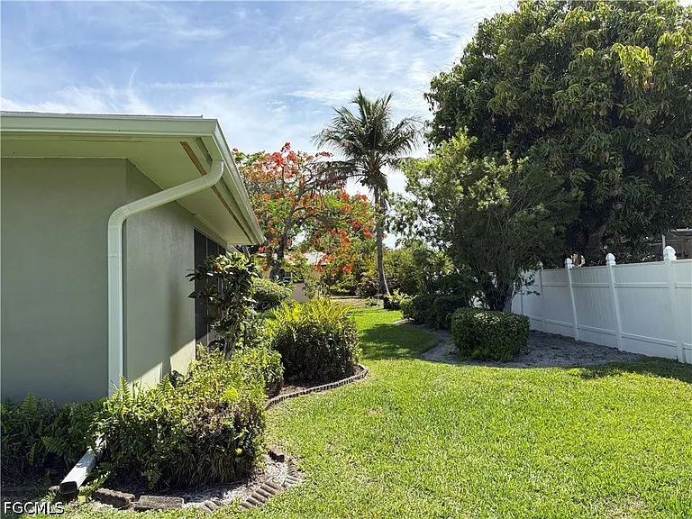5652 Eichen Cir E — Photo 27