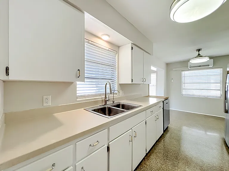 5342 Adanson St — Photo 14
