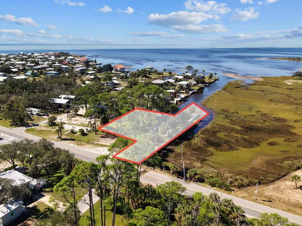 4 Main, Horseshoe Beach, FL 32648