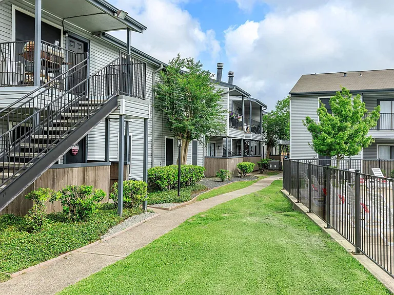 Shadow Park Apartments — Photo 13