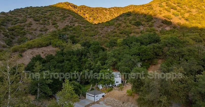 3 bed, 3.0 bath, 2250 sqft, $4,500 — Photo 3