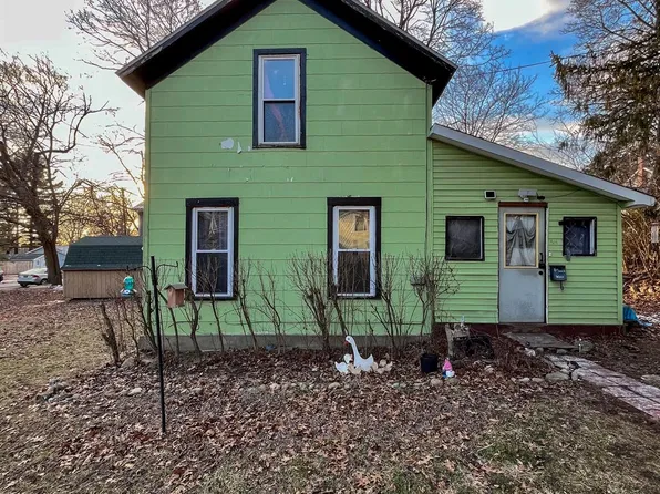 64 Salem St, Hillsdale, MI 49242