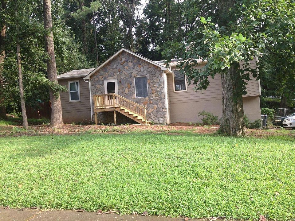 1st image of 685 Gregory Manor Dr