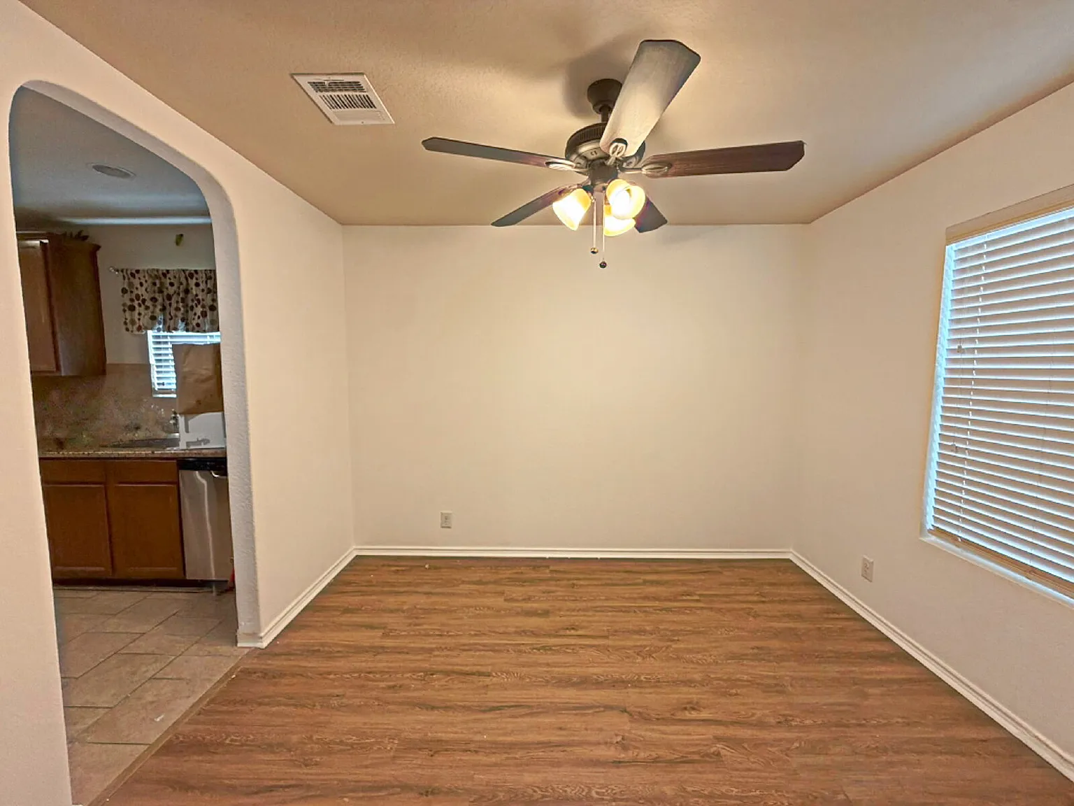 4 bed, 2.5 bath, 2269 sqft, $2,000 — Photo 2
