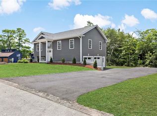 21 Vernon Ave, Bristol, RI 02809