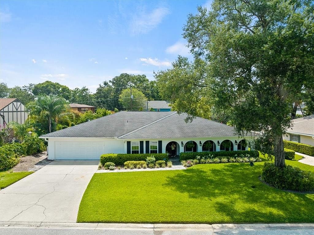 togina33♡ 10108 Lindelaan Dr, Tampa, FL 33618 | Zillow