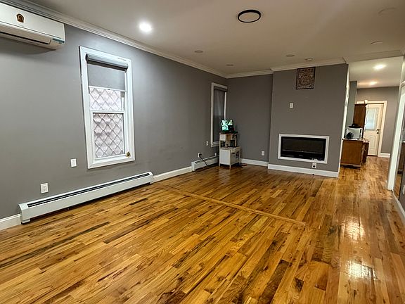 3rd image of 639 Baker Ave #1
