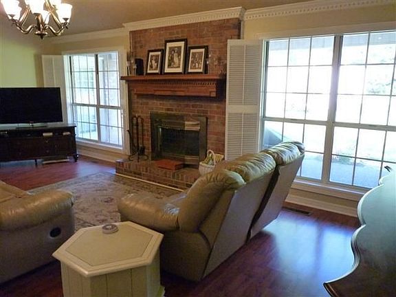 3rd image of 121 Baldridge Dr