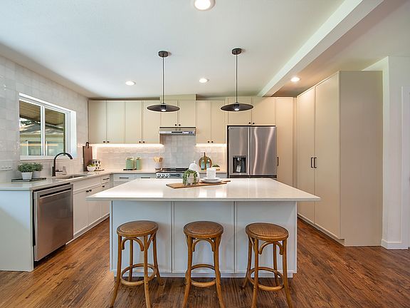 3rd image of 2525 Springhill St
