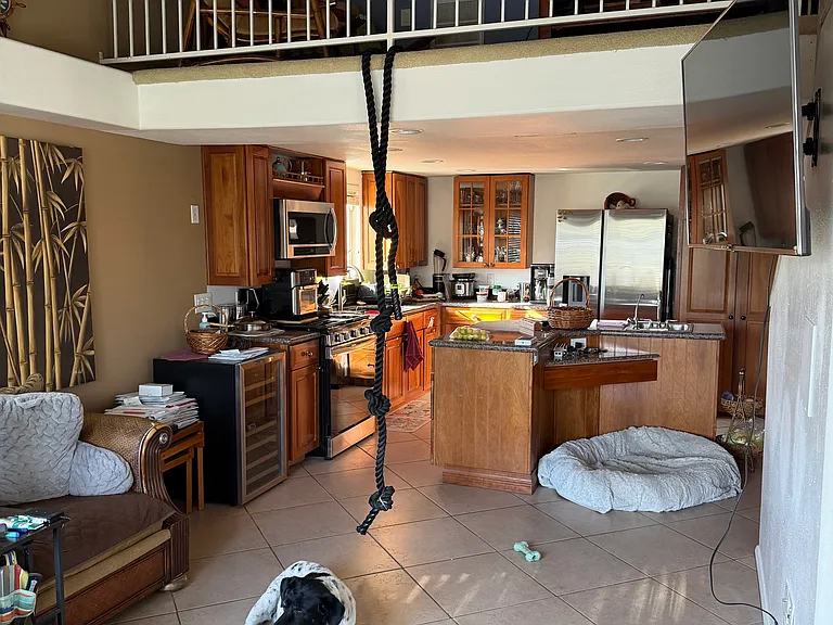 9519 Dufferin Ave — Photo 1