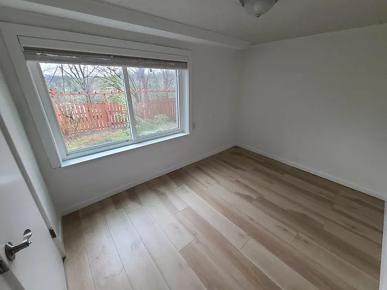 10502 Victory Ln NE #B — Photo 7
