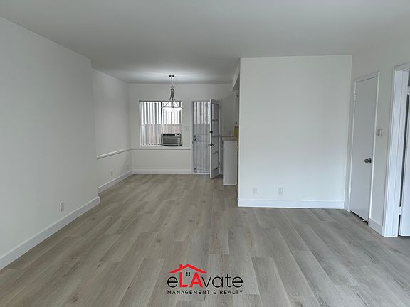 2nd image of 936 21st St APT D