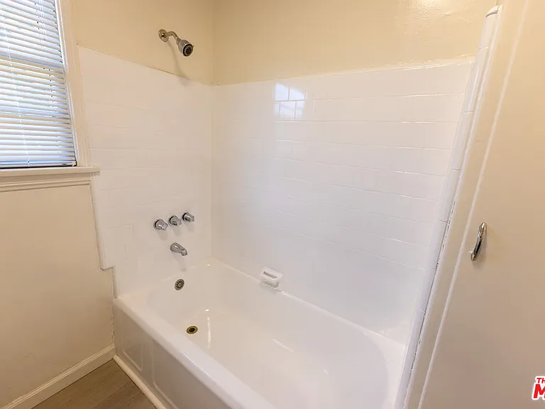 1940 S Robertson Blvd #1 — Photo 19