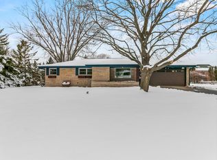 W131S6345 Kipling Dr, Muskego, WI 53150