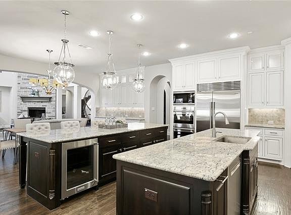 2nd image of 1012 Evergreen Pl