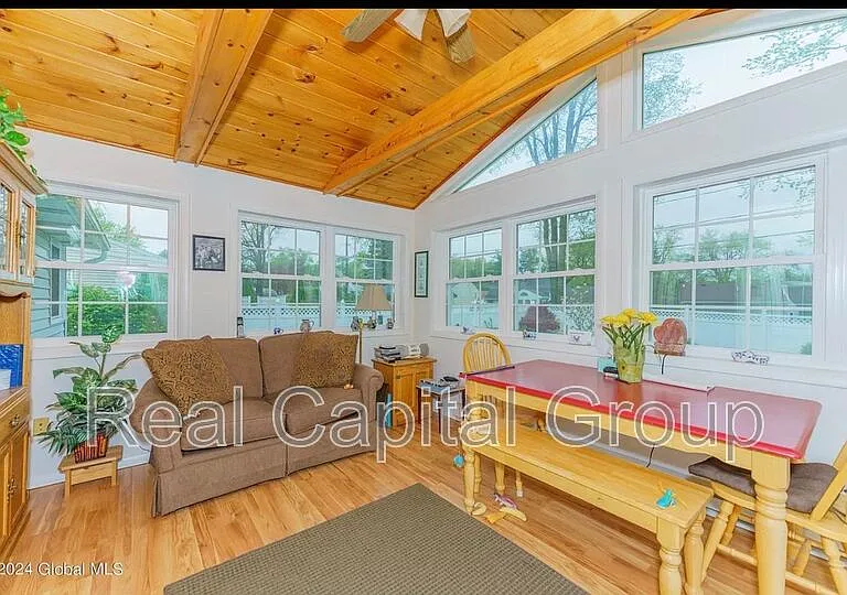 109 Locust Park — Photo 4