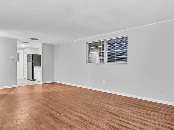 4th image of 5308 Oakwood Ct #22