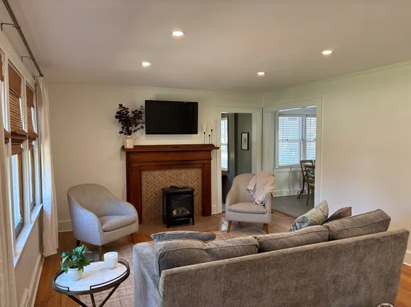 15 Waverly Ct, Greenville, SC 29605