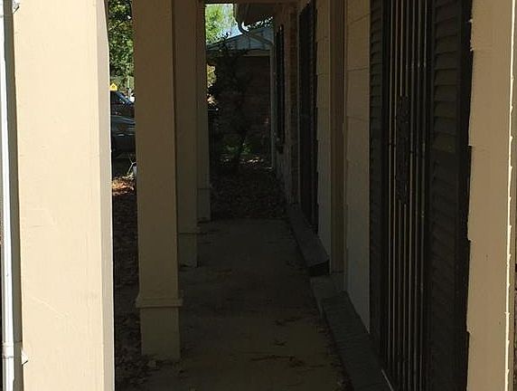 4th image of 272 Southlawn Dr