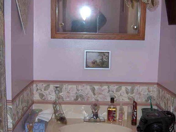 4th image of 6 Margaret Dr