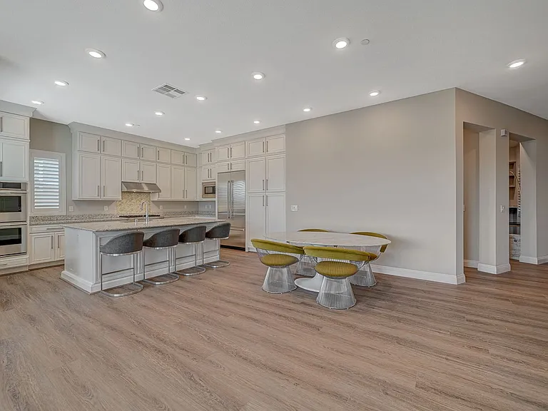 9129 Las Manaitas Ave #302 — Photo 11