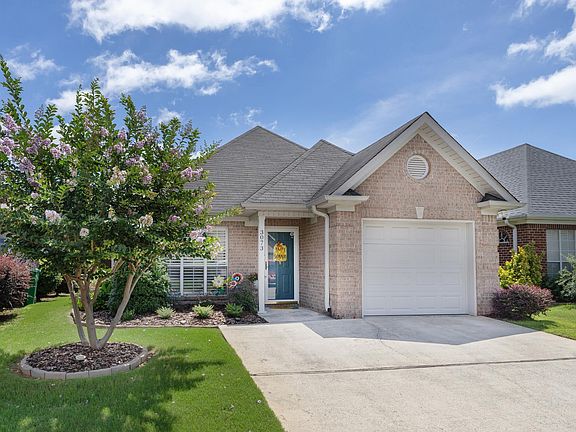 2nd image of 3073 Summit Dr