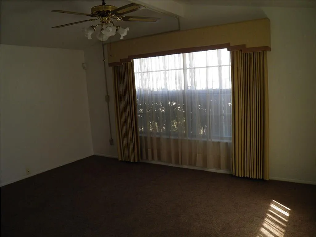3 bed, 2.0 bath, 1292 sqft, $1,550 — Photo 3