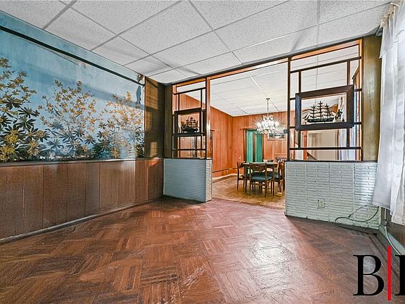 4th image of 252 E 56th St
