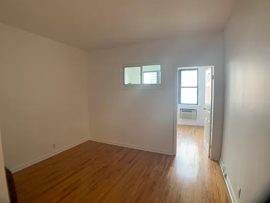 Rented by Salon Realty Corp | media 13