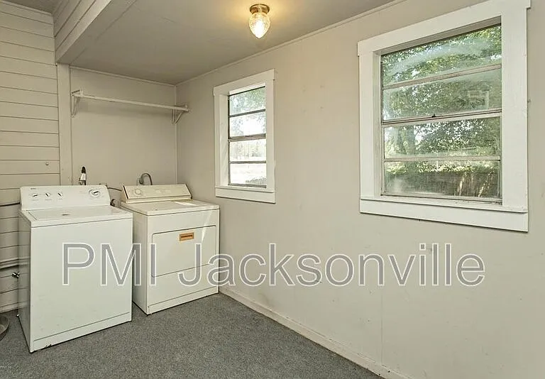 1211 Hollywood Ave — Photo 11