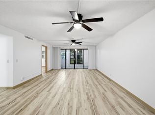 400 18th St APT M1, Vero Beach, FL 32960