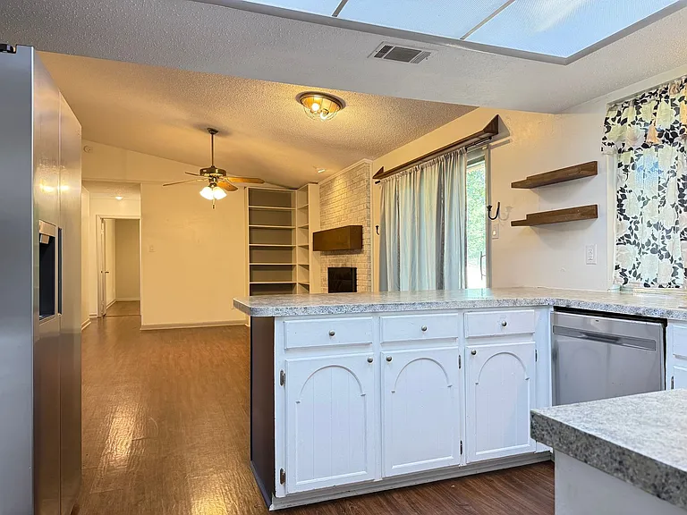 3604 Royal Oak Dr — Photo 9