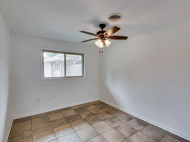 558 Ashlawn Dr — Photo 10