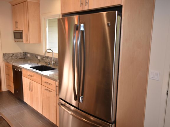 4th image of 650 Kendall Ave