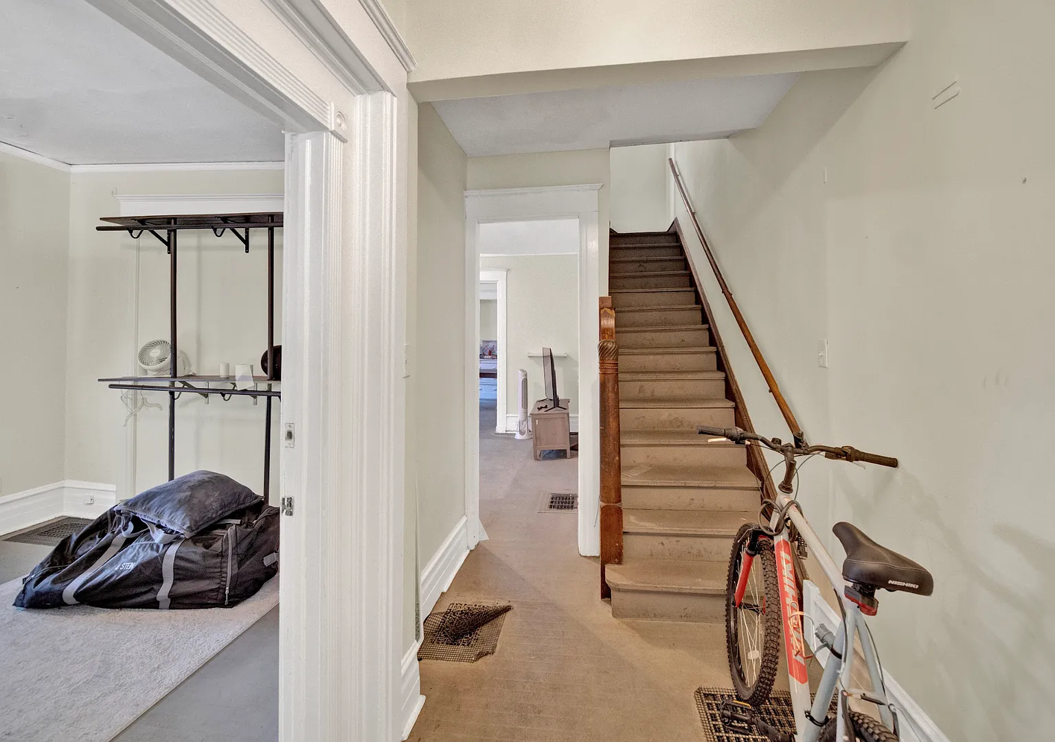 909 Gaffield — Photo 3