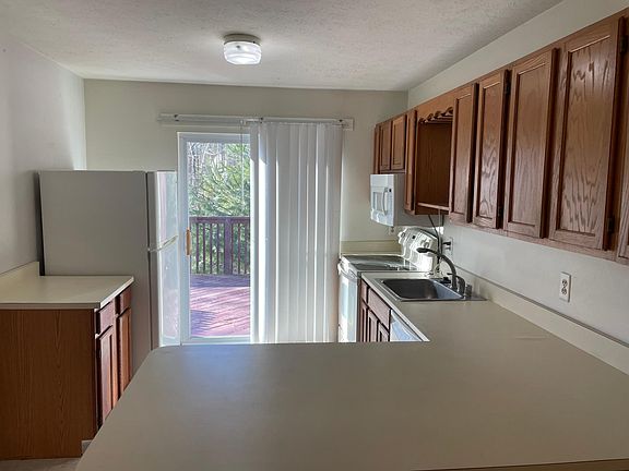 3rd image of 527 Greenblades Ct