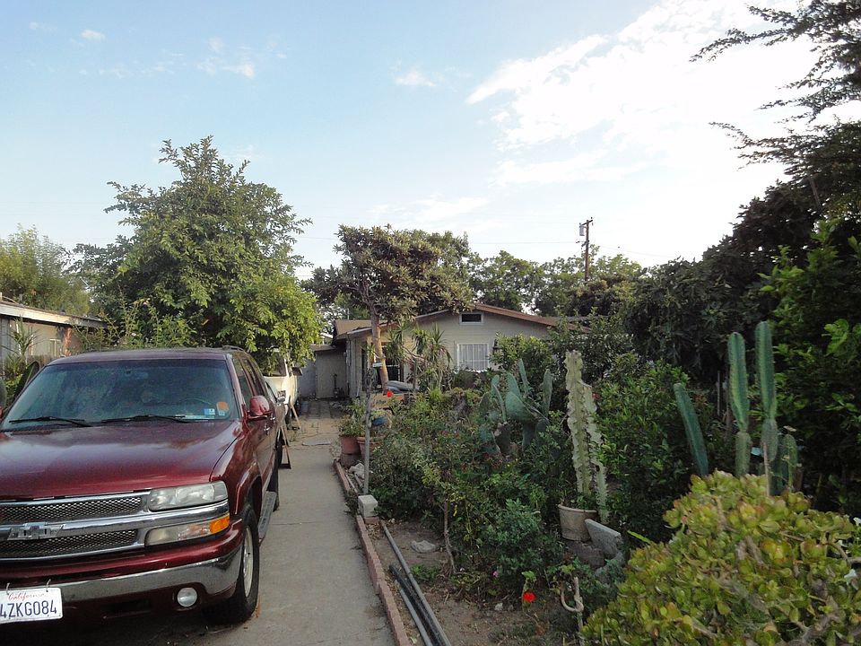 2nd image of 926 W Chestnut Ave