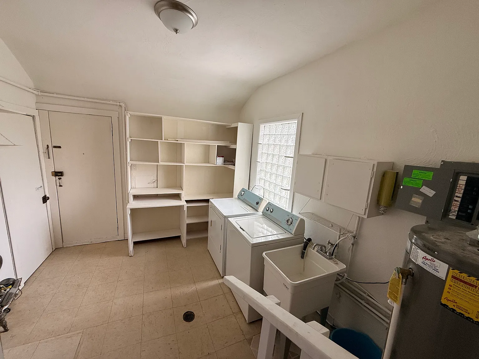 3 bed, 1200 sqft, $2,100 — Photo 4