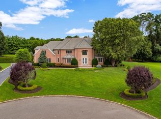 11 Maple Leaf Dr, Holmdel, NJ 07733
