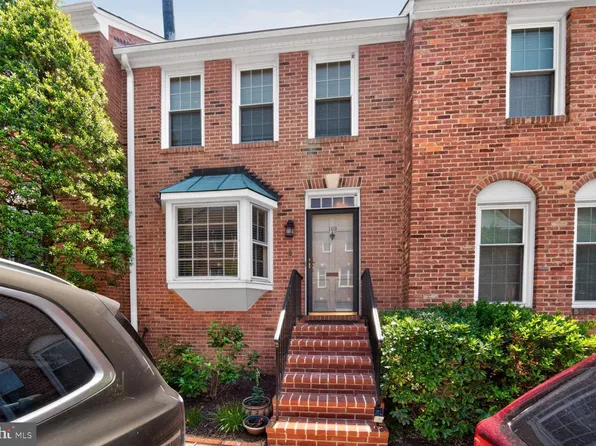109 Roberts Ct, Alexandria, VA 22314
