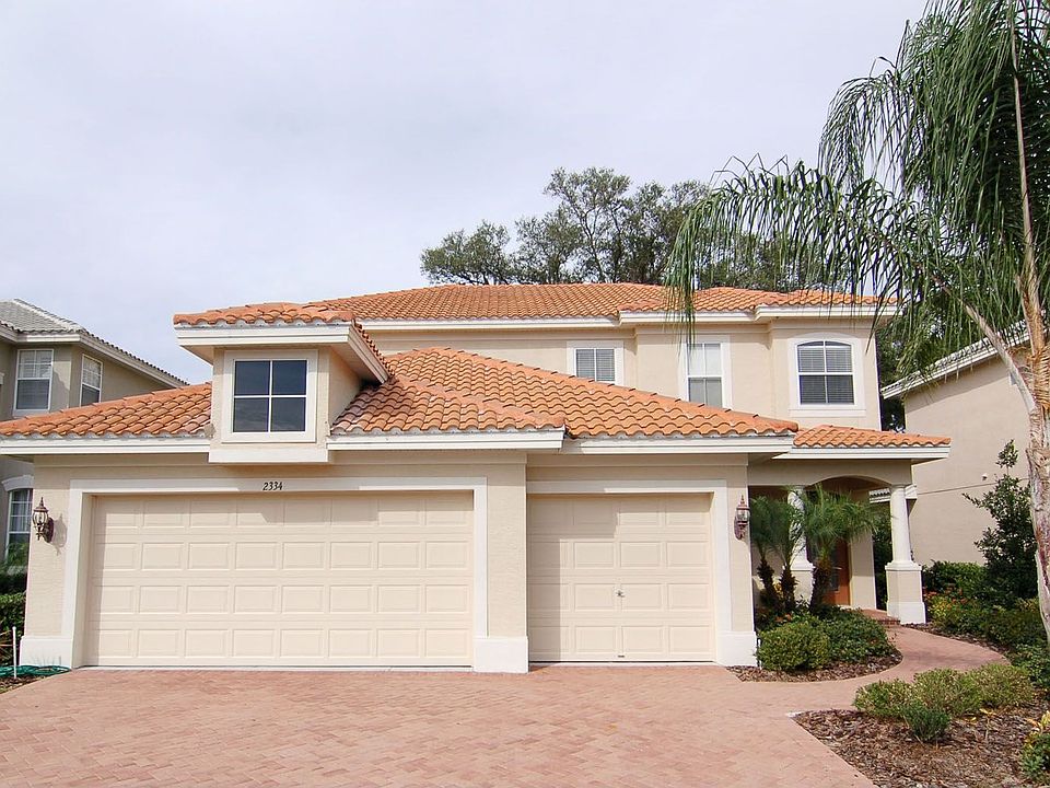 Huge 2004 home in gated community
